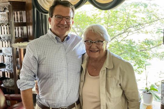 格雷斯科, shown in her 出赛 home with Carthage President John Swallow, recently committed $3 million to Carthage.